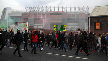 A United szurkolók megtámadták a Liverpool csapatbuszát