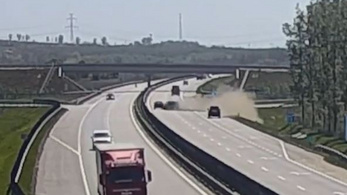 Alvó sofőr balesetéről készült videó az M4-esen