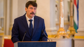 Áder János kitüntette az azeri nagykövetet és a Grawe biztosító elnökét