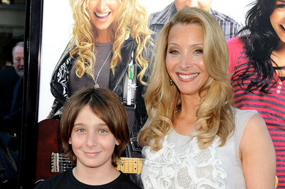 A Jóbarátok Phoebe-je és jóképű fia: Lisa Kudrow büszkén pózolt a 23 éves Julian mellett