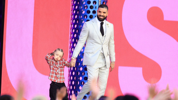 Drake lett az Évtized művésze a Billboard Music Awards gáláján