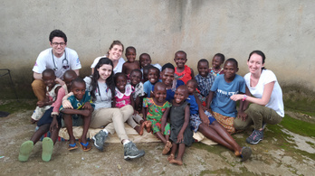 Mini orvosi laboratóriumot állított fel egy magyar csapat Afrikában