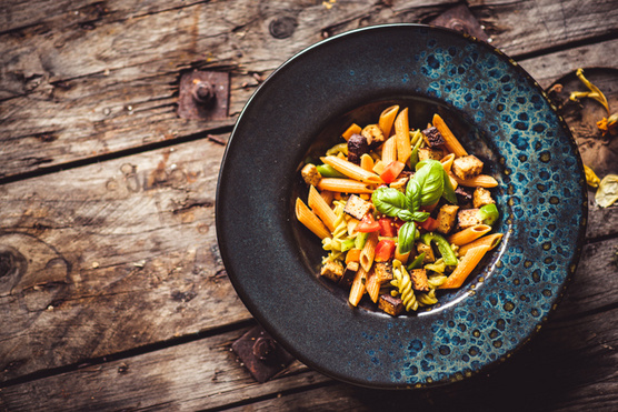 Olasz grillzöldségsaláta balzsamecettel és parmezánnal – hidegen még finomabb