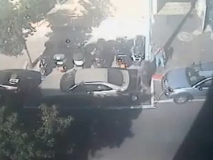 Szabályosan parkoló autó alá festették a mozgássérültjelzést