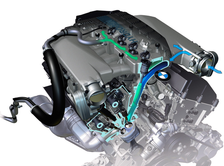 Szívócső befecskendezéses volt a BMW Hydrogen 7 nevű típusának benzin-hidrogén átkapcsolható üzemű V12-es motorja. 445 lóerőről 260-ra csökkent a teljesítmény