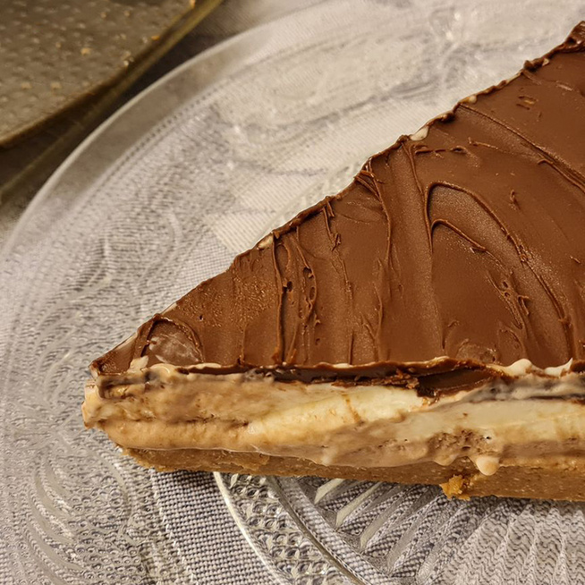 Csupakrém torta sütés nélkül: fényes csokimáz koronázza meg