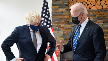 Biden és Boris Johnson egymásra találásával indult a G7-csúcs