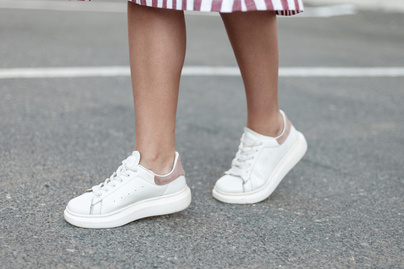 10 igazán csinos és kényelmes fehér sportcipő nyárra: árakkal, lelőhelyekkel mutatjuk őket