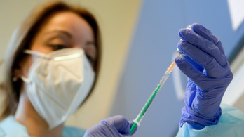 Merkely Béla: Több mint tízezer kismama kapott vakcinát a Semmelweis Egyetemen