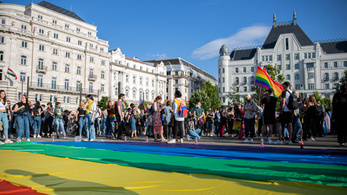 Európai Parlament: el kell ismerni az azonos neműek házasságát