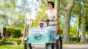 Elektromos kerékpárral is szállítható a halotti urna Bécsben