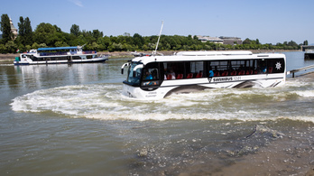 Csobbantunk egyet a legújabb, magyar fejlesztésű vízibusszal