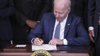 Biden aláírta: holnaptól ünnepnap a rabszolgaság eltörlése