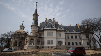 Szűk negyedmilliárdot bukott Tiborcz István a felújított turai kastélyszállón