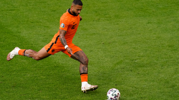 Holland válogatott csatárt igazolt a Barcelona