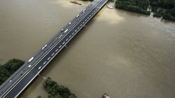 Javítják a Hárosi Duna-hidat, tűzszerészek dolgoznak a Lánchídnál