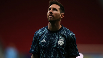 Messi aláírta brazil drukkere hátát – ő pedig magára varratta