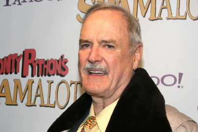 A Monty Python sztárja majdnem az utcára került válása miatt: 20 millió dollárt veszített John Cleese