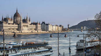 Két szállodahajó érkezett Magyarországra a határnyitás után