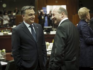 Orbán és Basescu együtt nevettek Brüsszelben