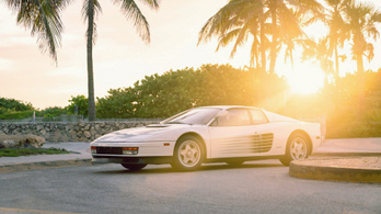A fehér Ferrari Testarossa a Miami Viceból