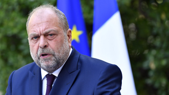Nyomoznak a francia igazságügyi miniszter ellen, házkutatást tartott a rendőrség