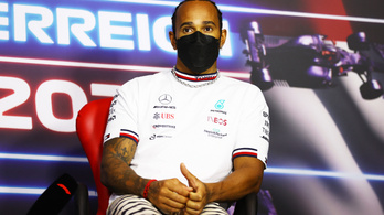 Eldőlt Lewis Hamilton sorsa a Mercedesnél