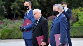 Újraválasztották pártelnöknek Jarosław Kaczyńskit, utolsó ciklusára készül