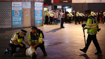 Két rendőr megsérült az angol szurkolókkal való összecsapásban – videó