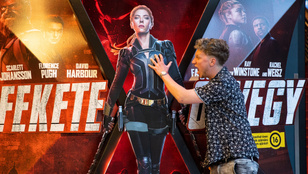 Miskovits Márton Scarlett Johansson mellét tapogatta a Fekete Özvegy premierjén