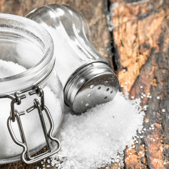 A só nem csak főzésnél jöhet jól: műanyagot és fémet is tisztíthatsz vele