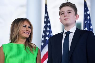 Melania Trumpot és fiát hónapok óta először láthatjuk újra: a 16 éves Barron magasabb, mint az anyja