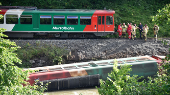 Kisiklott egy vonat iskolásokkal az osztrák Alpokban