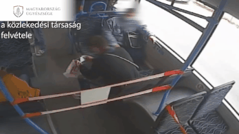 Videó: úgy verte maszk nélküli utastársát a budapesti férfi, mintha nem lenne holnap