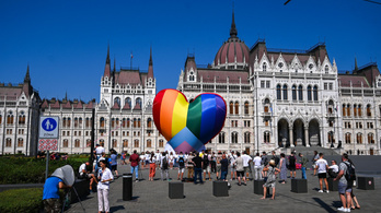 Jövő héten jöhet a felszólító levél, aztán a per Magyarország ellen a melegellenes törvény miatt