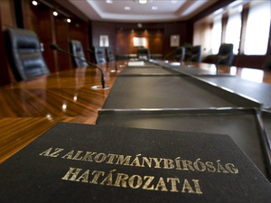 Határidőt szabna az Alkotmánybíróságnak a Fidesz