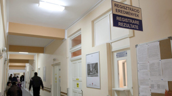 Romániában orvosok ezrei hagyják el az országot