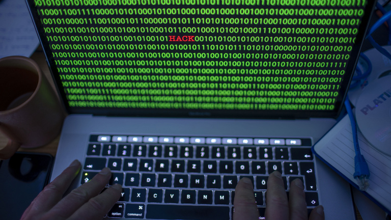 Román hackerek bányásznak illegálisan kriptovalutát feltört számítógépeken