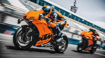 A Moto2-es versenymotorok szintjét hozza a KTM RC 8C