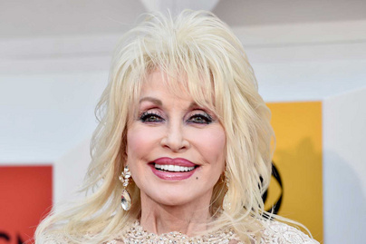 Dolly Parton 75 évesen újra Playboy-nyuszi lett: az énekesnő tarolt az Instagramon