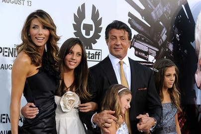 Sylvester Stallone és három lánya egy fotón: szépek, mint modell édesanyjuk