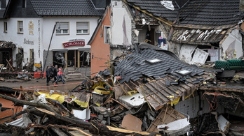 Angela Merkel: Hatalmas károkat okoztak az áradások, az újjáépítés sokáig tart