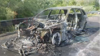 Videó készült az M7-esen kiégett kombiról