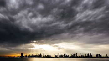 Olyan pokoli a forróság Dubajban, hogy drónokkal idéznek elő mesterséges esőt