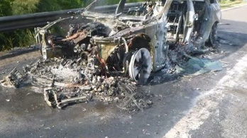 Percek alatt kiégett egy BMW az M7-esen
