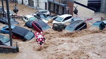 Újabb áradások Belgiumban: megint autókat vitt a víz