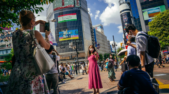 Magyar szurkolás Tokió legismertebb kereszteződésében
