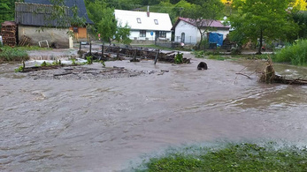 Hatalmas árvíz mosta el Bélapatakát