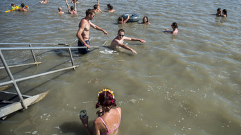 Újranyithat a négy bezáratott velencei-tavi strand