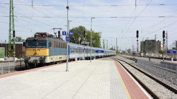 Gázolás miatt késnek a vonatok a Budapest-Vác-Szob vonalon